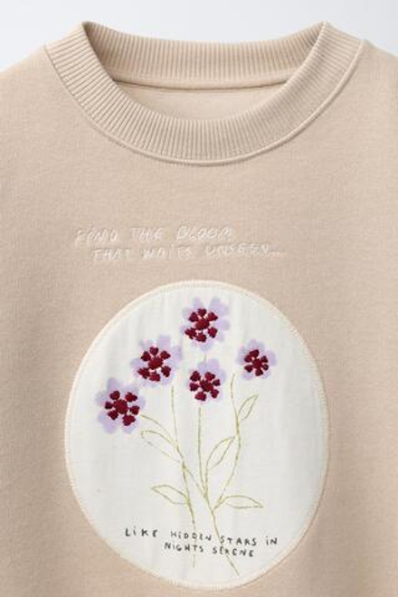 ZARA ТОЛСТОВКА С ВЫШИТОЙ НАШИВКОЙ, БЕЖЕВЫЙ