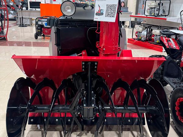 Настоящий монстр для борьбы с сугробами!