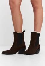 Казаки // Grace // Chocolate // Suede