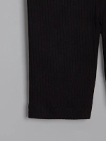 Черно-белый костюм для девочки на лето в полоску