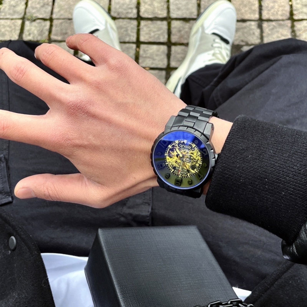 ANGIE PRESENT WATCH Henji Street Style Men"s Watch Black Warrior Iridescent Two Tone Mirror Finish X Blue