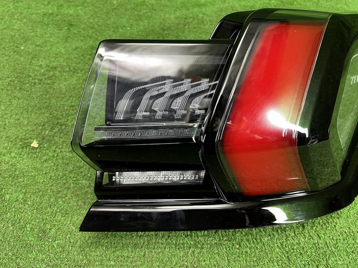 Фонарь правый внешний Zeekr 001 (2021-н.в.)