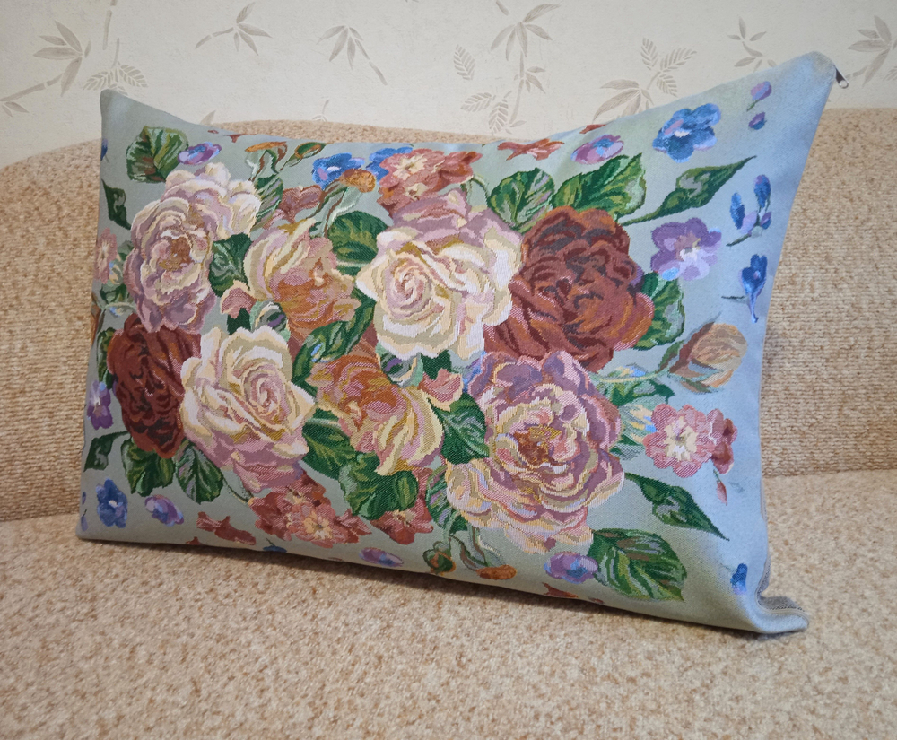 Декоративная гобеленовая наволочка для интерьерной подушки Романс 68х47