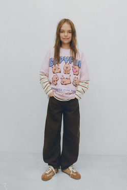 ZARA ФУТБОЛКА С ПРИНТОМ «КАПИБАРА CAPYFUN ©», РОЗОВЫЙ