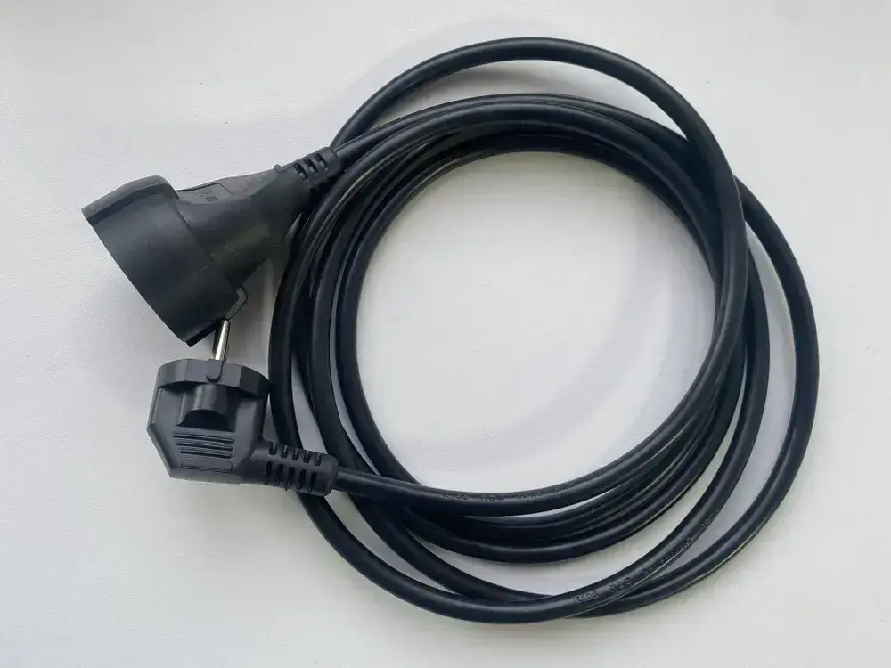 Удлинитель сетевой 0.5м с заземлением с одной розеткой IP22 16А ПВС ГОСТ 3х1,5 удлинитель бытовой, черный