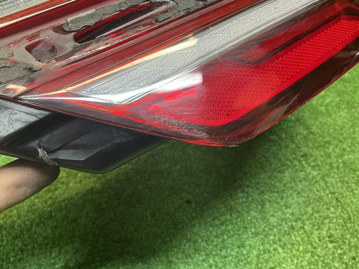 Фонарь левый внешний Genesis G80 2 (2020-2024)