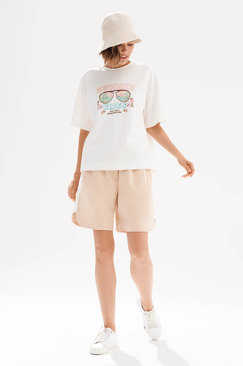 23550 Футболка женская (молочный)