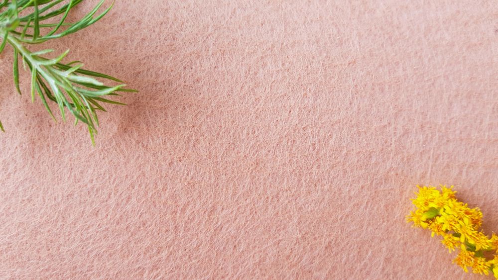 Фетр средней жесткости 2 мм, ширина 1 м, 215,4 гр/м2, (розово-персиковый)