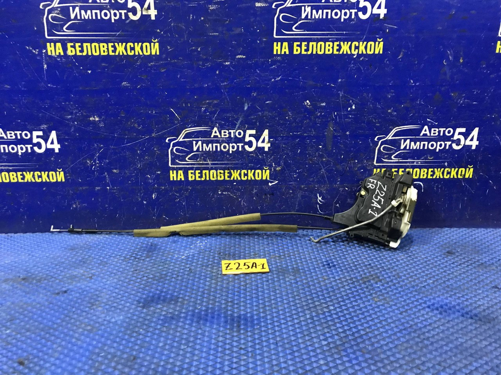 Замок двери передней правой MITSUBISHI COLT 2003