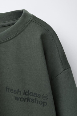 ZARA ЛОНГСЛИВ С ДВОЙНЫМИ РУКАВАМИ И НАДПИСЬЮ, ХАКИ