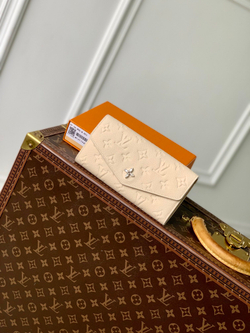 Louis Vuitton Sarah Wallet