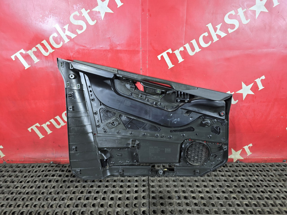 Обшивка двери правой