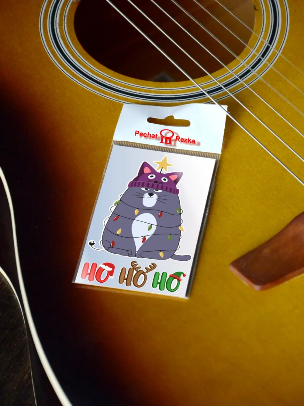 Стикер - Новогодний котик в гирлянде