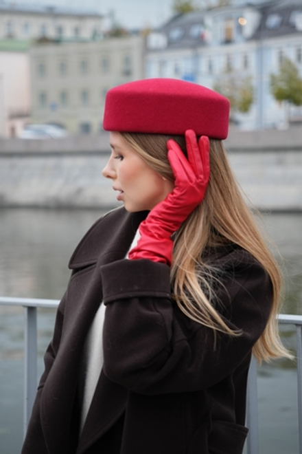 Перчатки кожаные длинные красный