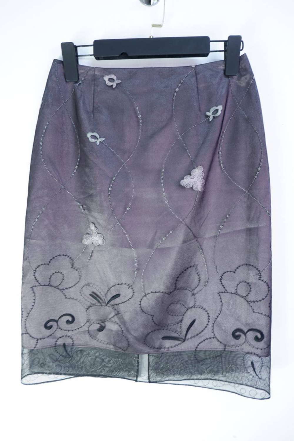 Юбка атласная с вышивкой, визуально 46 размер