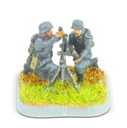 Немецкий 81-мм миномет с расчетом 1939-1942