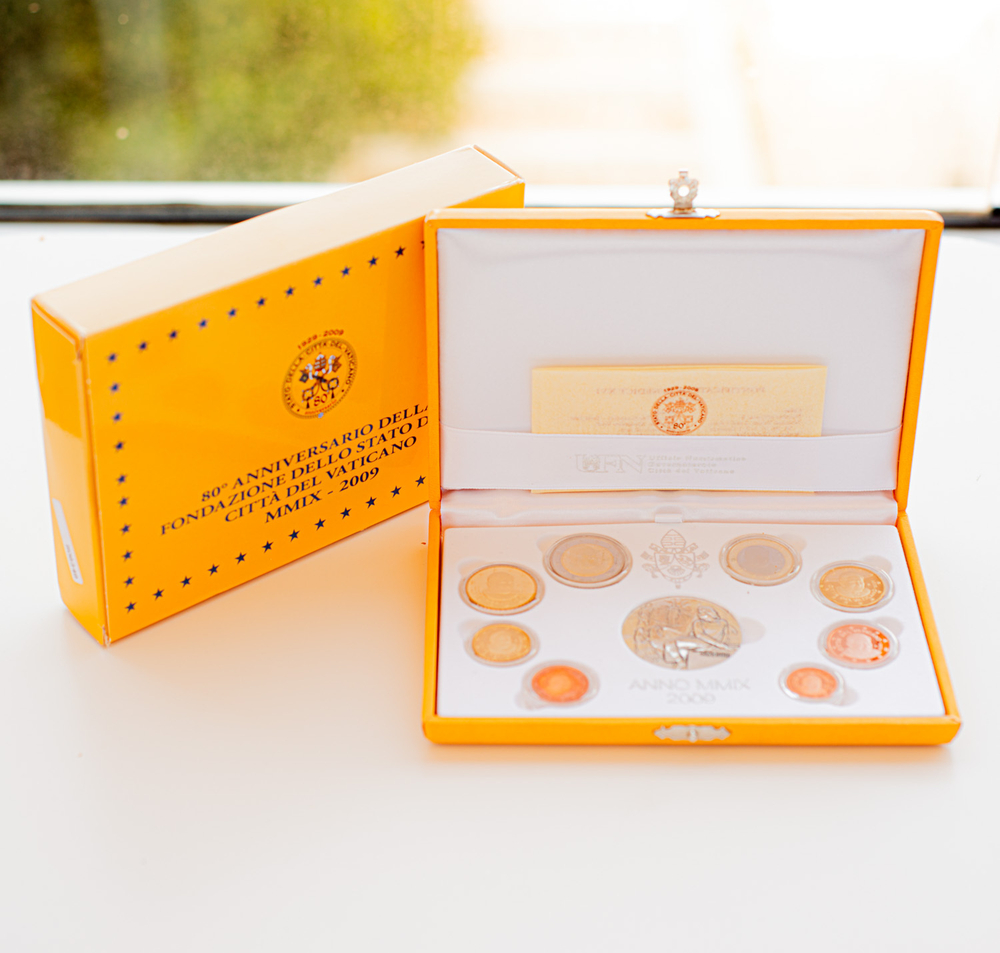 Vatican City 2009 Proof Coin Set – Benedict XVI with Silver Medal