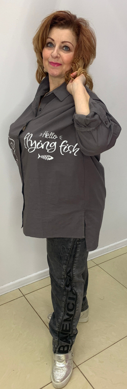 Серые джинсы c молниями и надписью