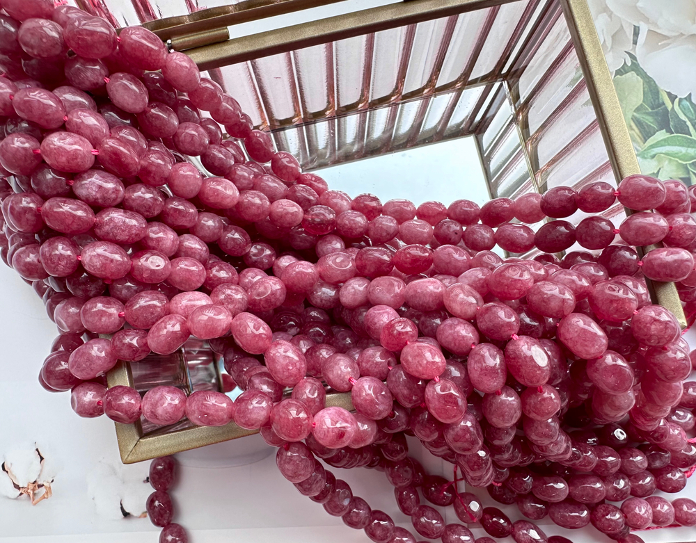 Нить бусин из тонированного кварца 8-8,5мм (галтовка)