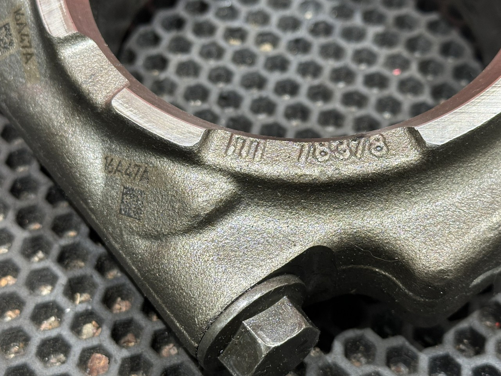 Поршень с шатуном 2019г