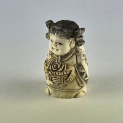 Статуэтка нэцкэ Девочка с цветами