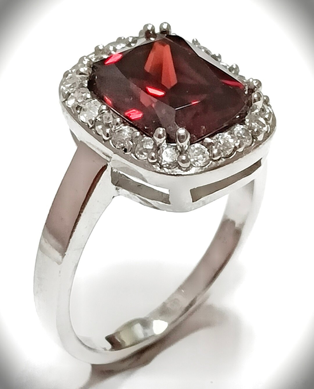 Ювелирное кольцо Эстерелла