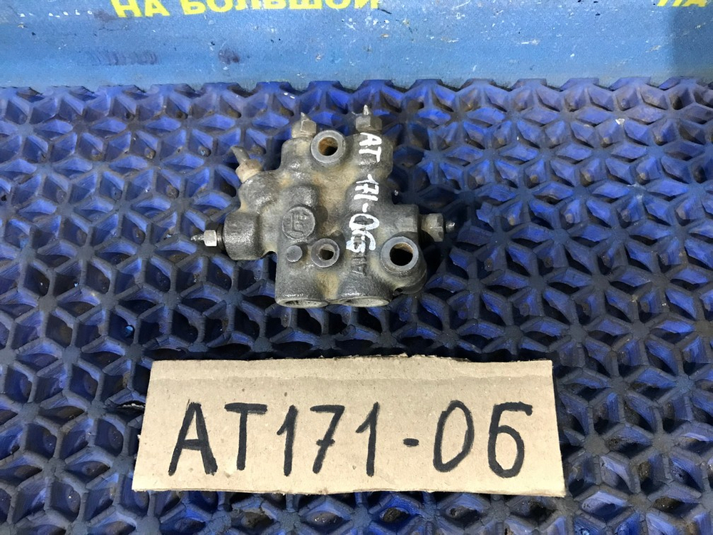 Распределитель тормозной TOYOTA CARINA 1990