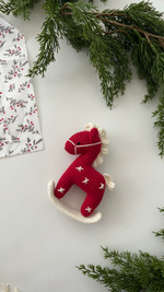 Красная лошадка