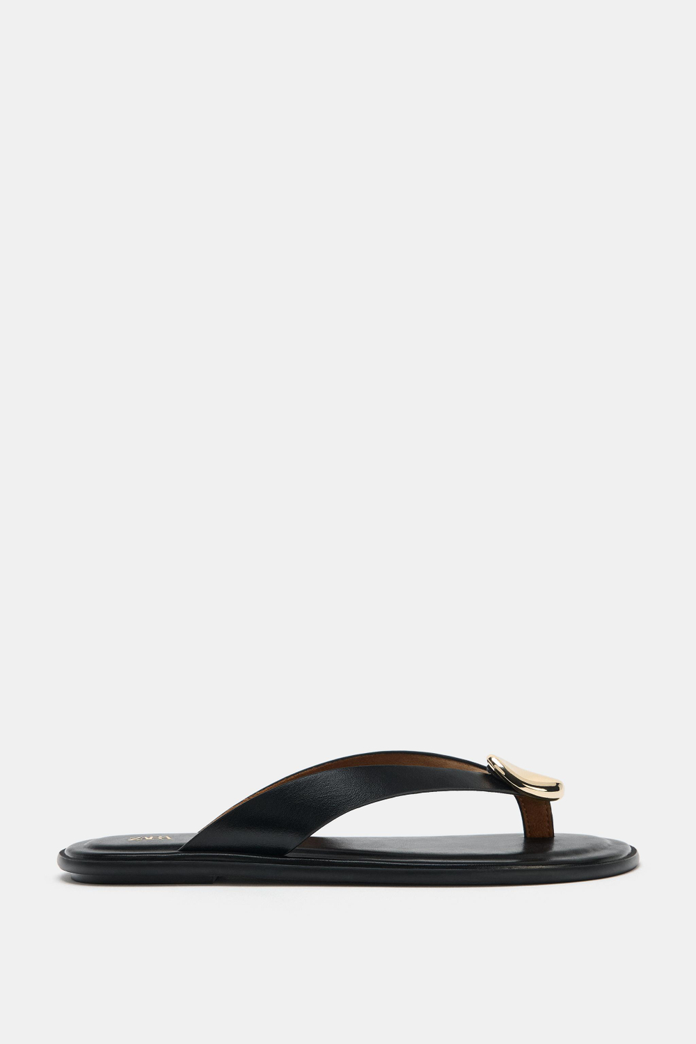 ZARA САНДАЛИИ С МЕТАЛЛИЧЕСКОЙ ДЕТАЛЬЮ, ЧЕРНЫЙ