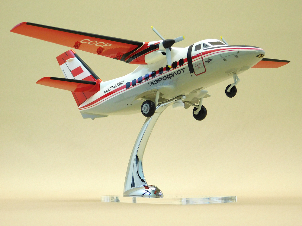 Модель самолета Л-410УВП (М1:48, Аэрофлот СССР-67357) с шасси