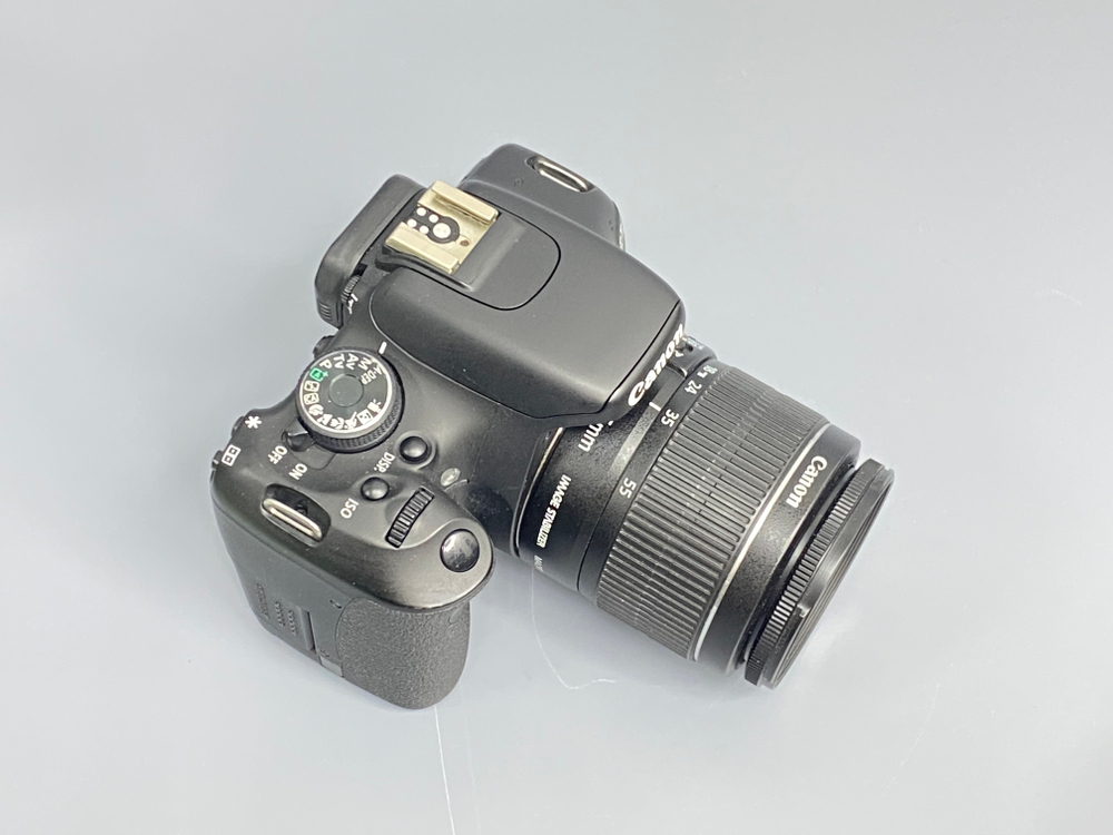 Canon 600D kit 18-55mm IS ll 28000 кадров