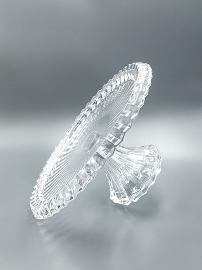 Тортовница 33 из стекла на ножке