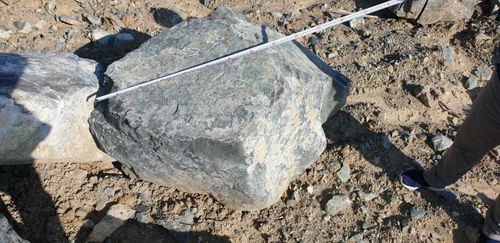 Глыба камень серпентинит Голубой до 2 метров