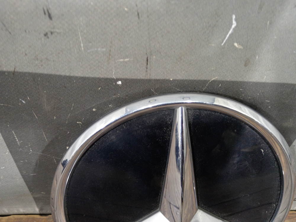 Эмблема решетки радиатора Mercedes GLE (V167), GLC (X253) 18-нв Б/У Оригинал A0008800100