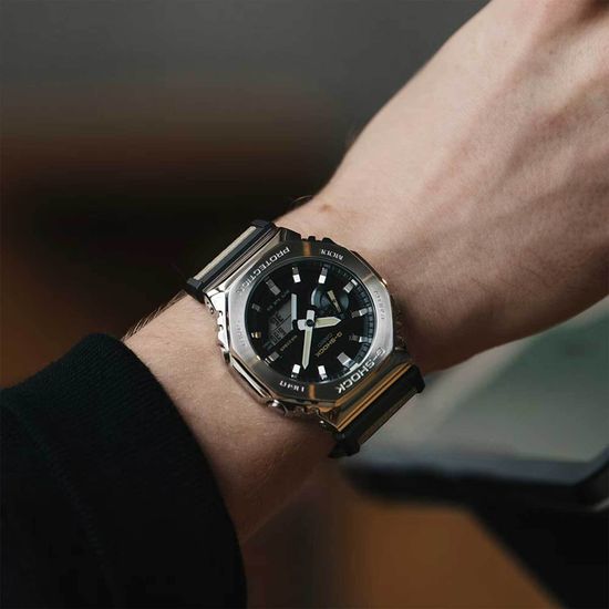 Наручные часы Casio G-Shock GM-2100C-5ADR