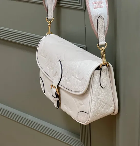 Сэтчел Louis Vuitton Diane кремовый