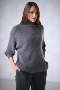 Свитер с мохером дымчатый серый