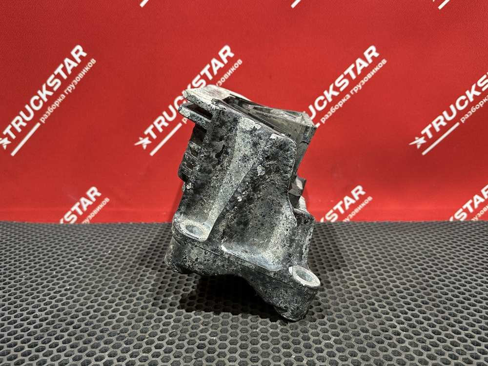 Подушка двигателя задняя