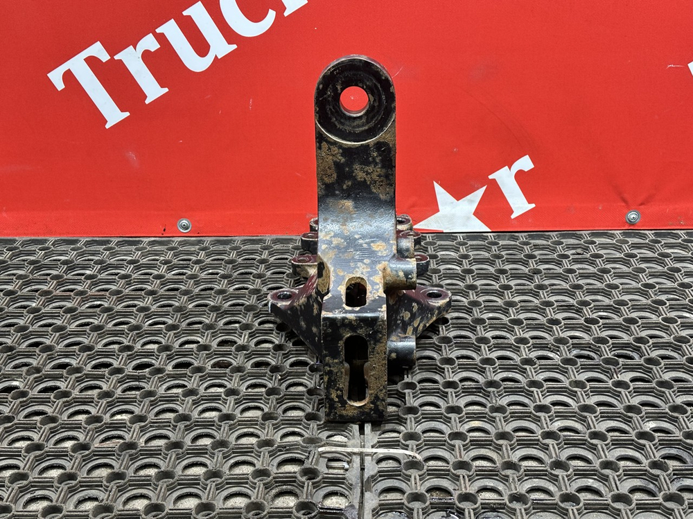 Кронштейн задней подвески кабины правый 2023г.