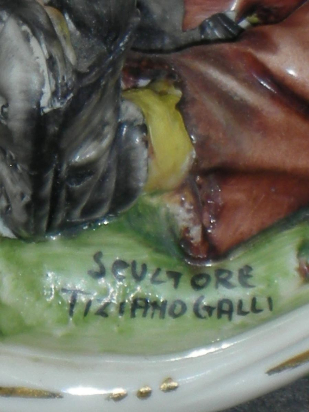 Статуэтка. Фарфор. Игра на дудочке. Capodimonte. Италия