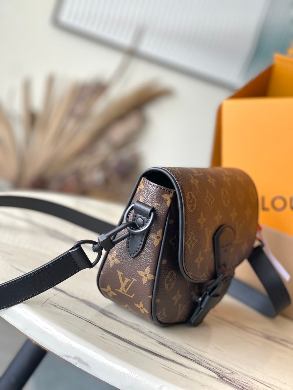 Louis Vuitton Montsouris Messenger PM