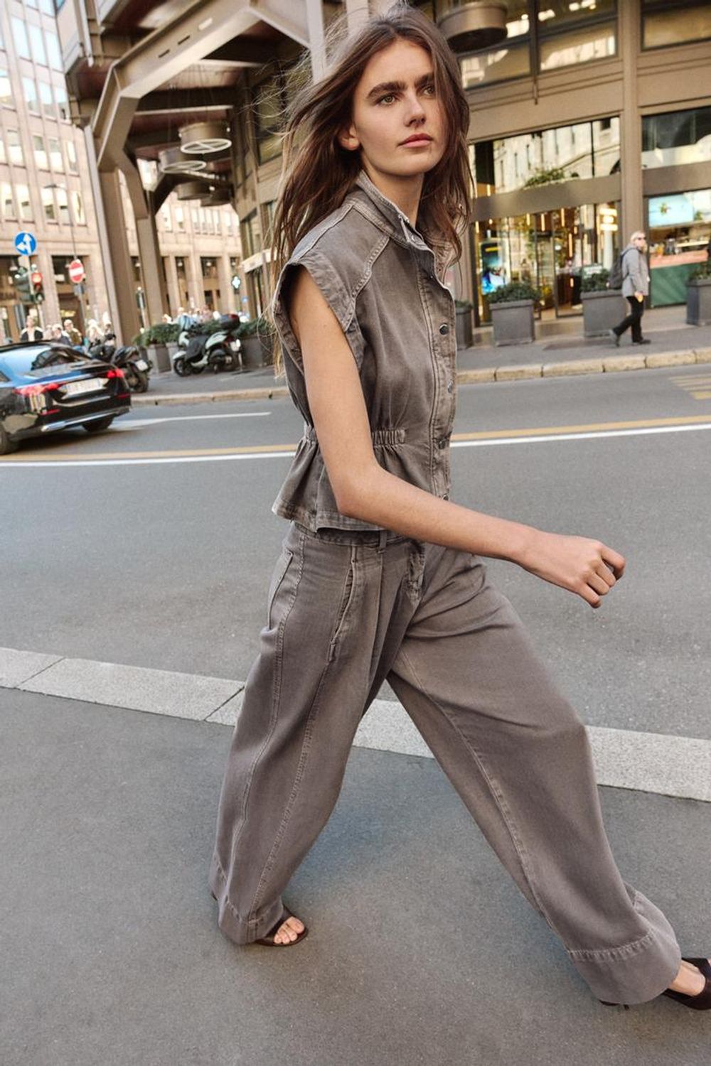 ZARA ДЖИНСОВЫЙ ЖИЛЕТ Z1975 С ВОРОТНИКОМ-СТОЙКОЙ, КОРИЧНЕВЫЙ МЕЛАНЖ