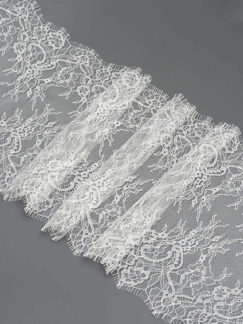 Кружево шантильи теплое белое неэластичное ширина 22 см купон 2.9 м С БРАКОМ