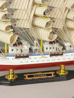 Meteor Lights Модель парусника Надежда, 52 см