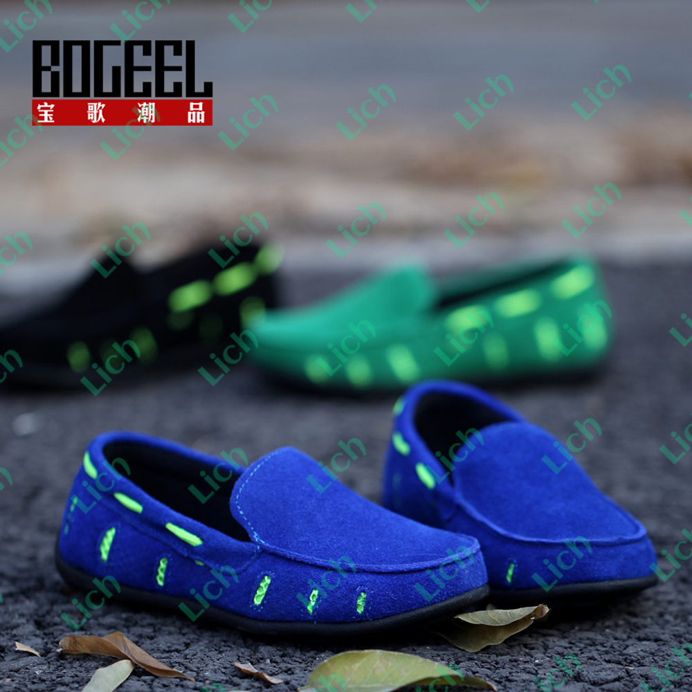 Мокасины однотонные с контрастными полосками и шнурком