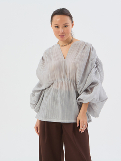 Топ из жатки с объемными рукавами серый