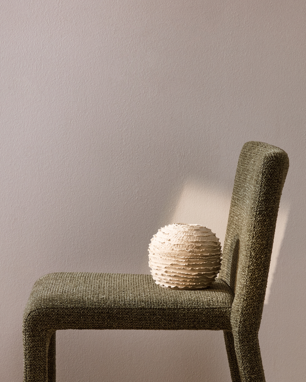 Ваза Evania из бежевой керамики 15 см