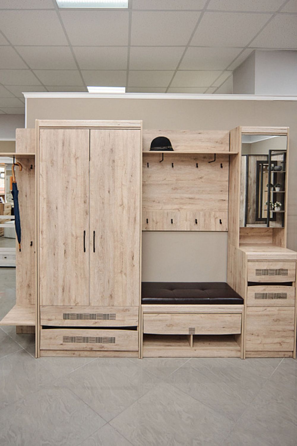 Монца Тумба с зеркалом