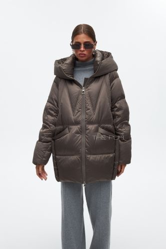 Дутый пуховик с объемным капюшоном