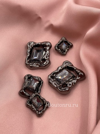 Пуговицы прямоугольные графит с камнем мятый металл